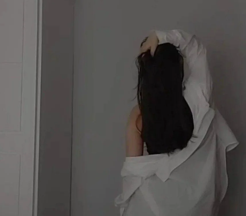 arina_wild's Offline Chat Room