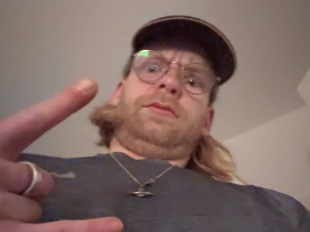 Joe18cm1998's Offline Chat Room