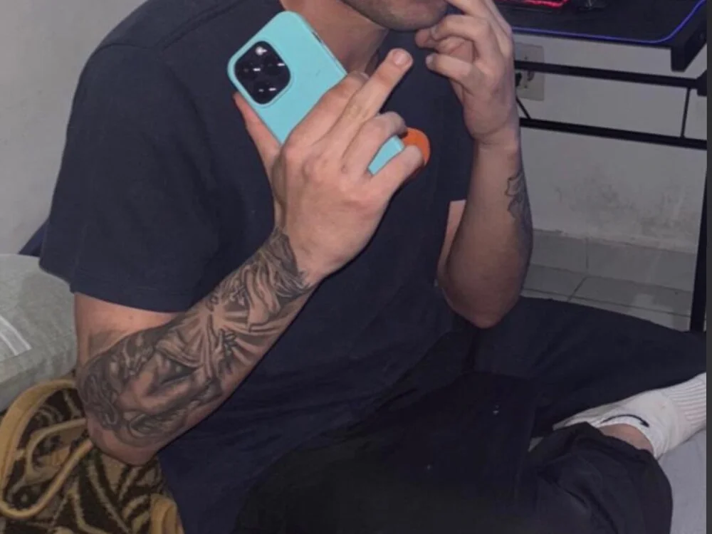 becmzn Offline XXX chat