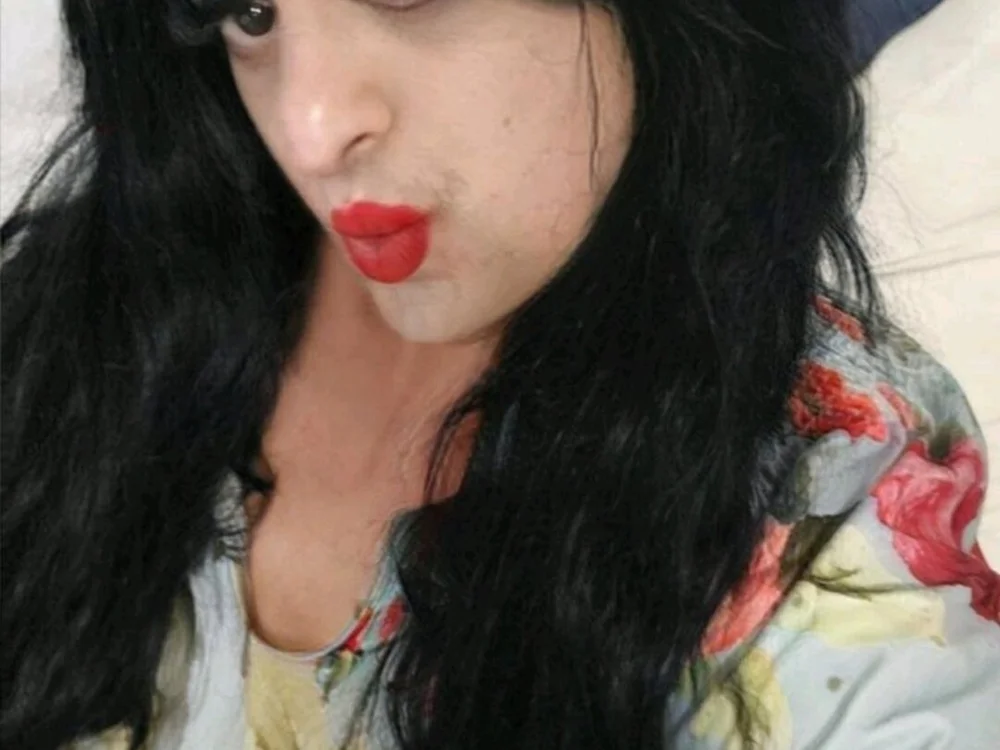 sissysofia69's Offline Chat Room