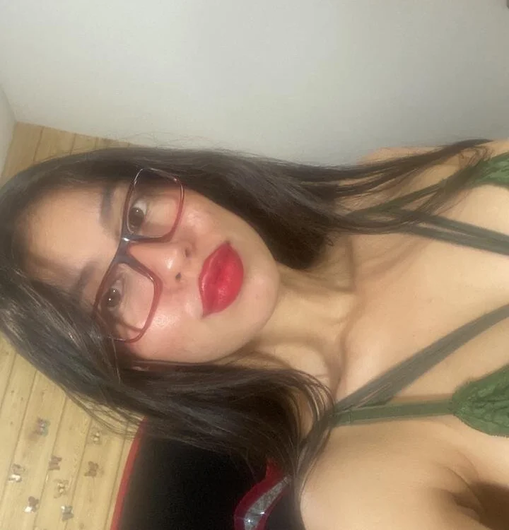 Rebeca_Rous' Offline Chat Room