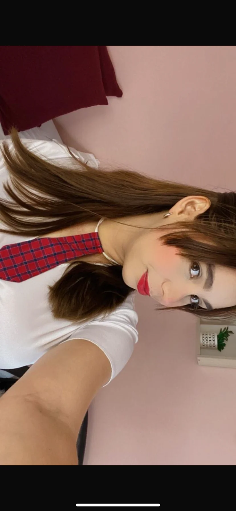 Rebeca_joness cover photo