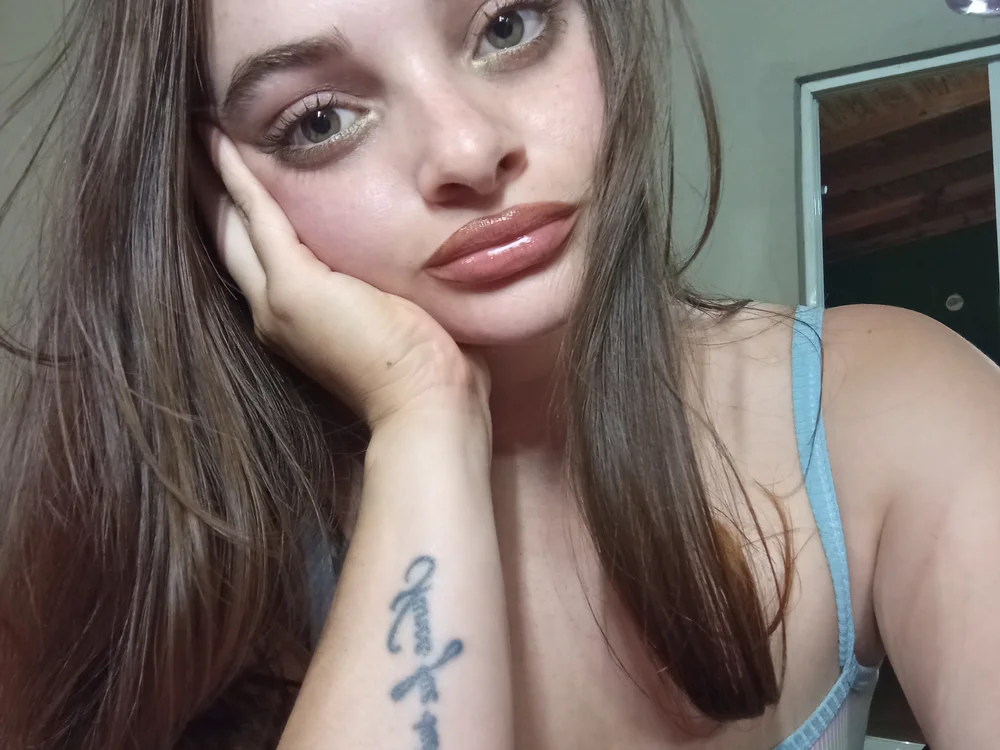 Emmacut Chat XXX offline