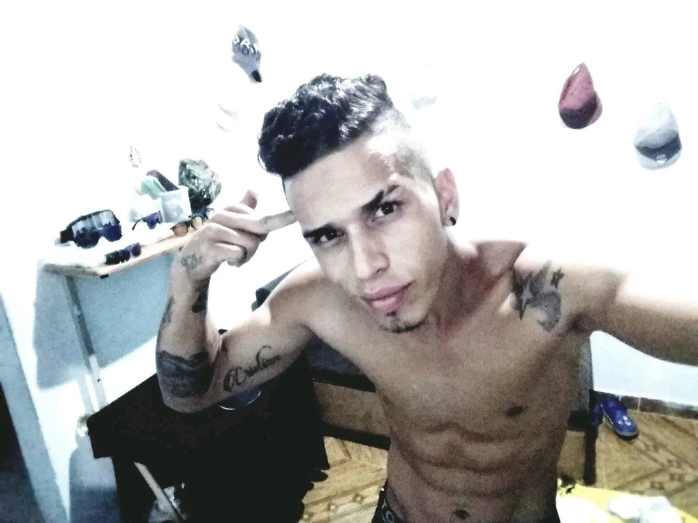 robingrey165's Offline XXX Chat