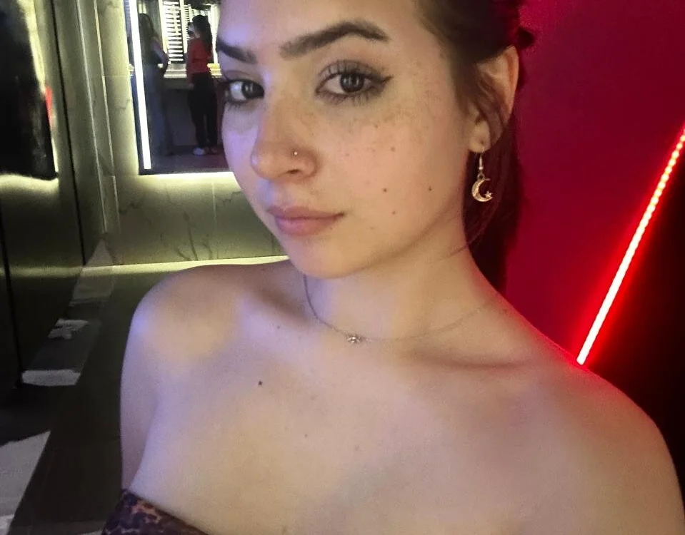 andrea_tay1's Offline XXX Chat
