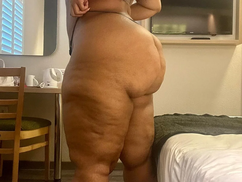BigBootyJessy's Offline Chat Room