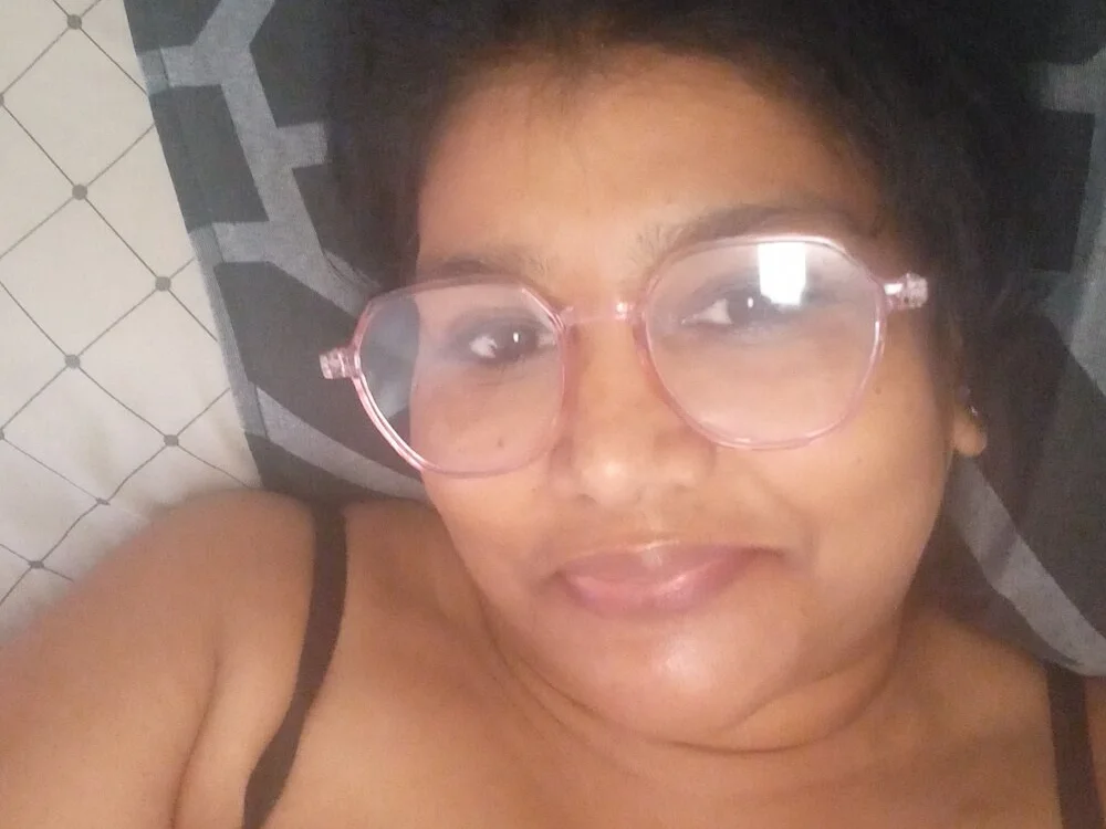 Indian-Hailey-1977's Offline XXX Chat