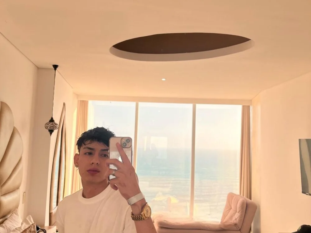 دردشة light_eyes_ الجنسية دون اتصال