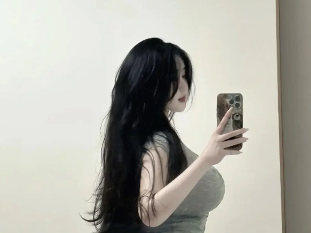 Felicity888 離線 XXX 聊天