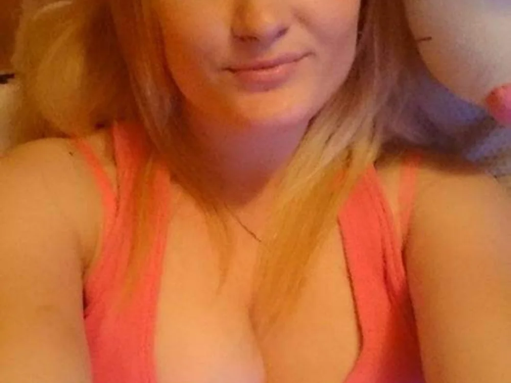 Selinebustyxx's Offline XXX Chat