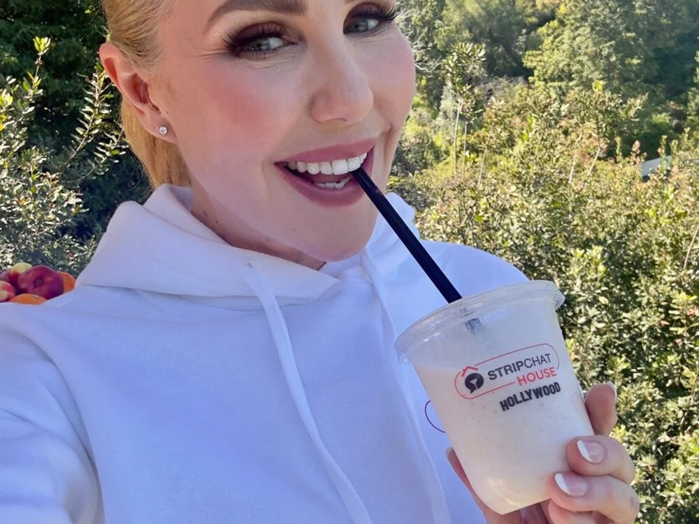 hollyrandall Offline XXX-chat