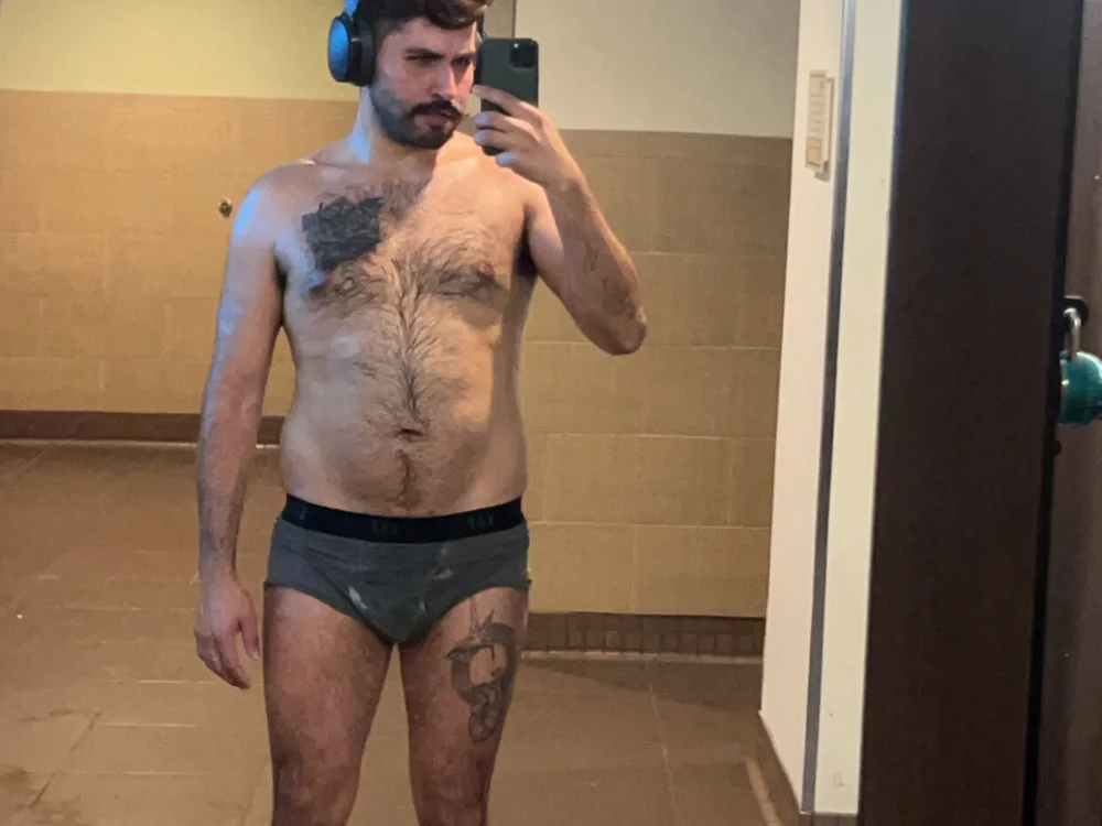 Chatroom XXX hors ligne de Hairylatino11