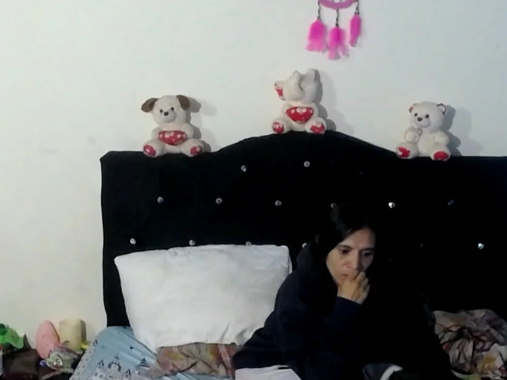 VelvetSiren's Offline Chat Room