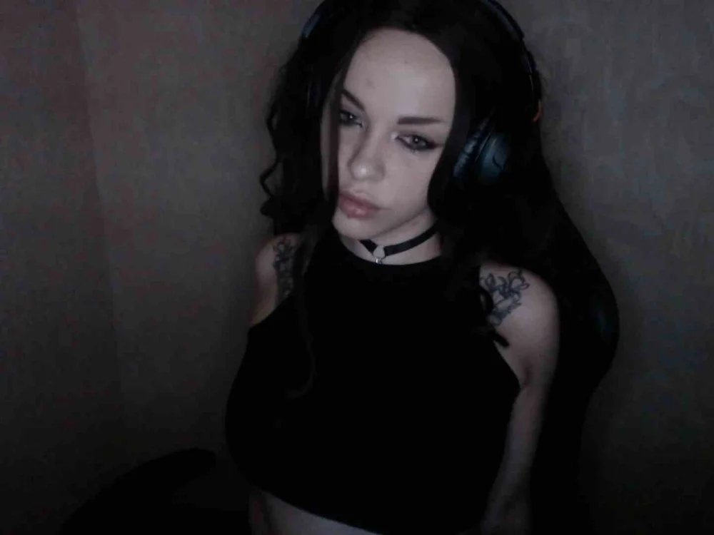 Camilla_69_'s Offline XXX Chat