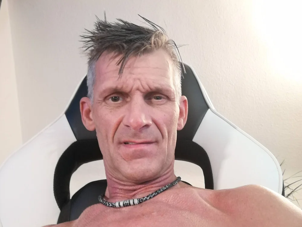 moepi07's Offline Chat Room
