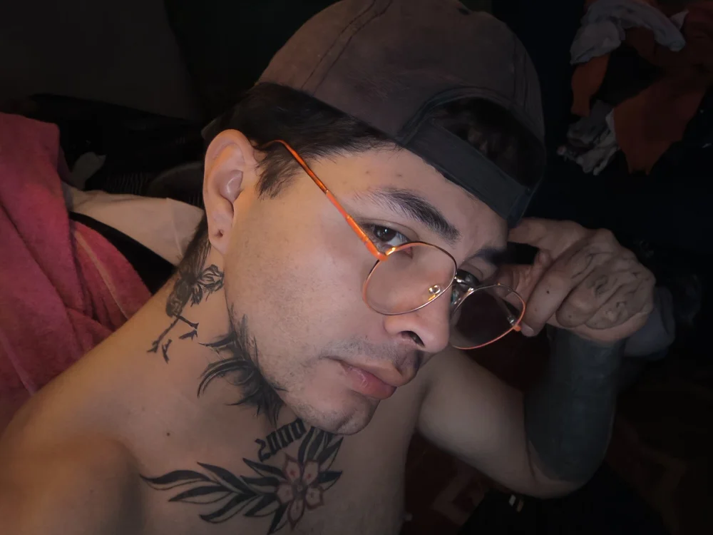 Leonellt's Offline Chat Room