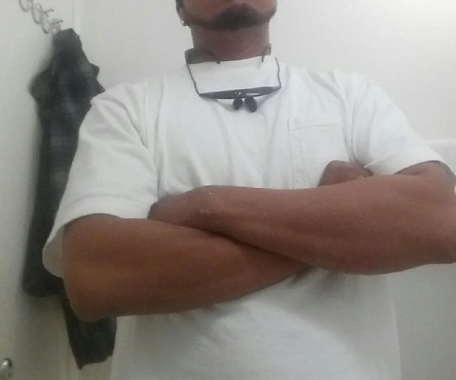 nakedtony81 離線 XXX 聊天