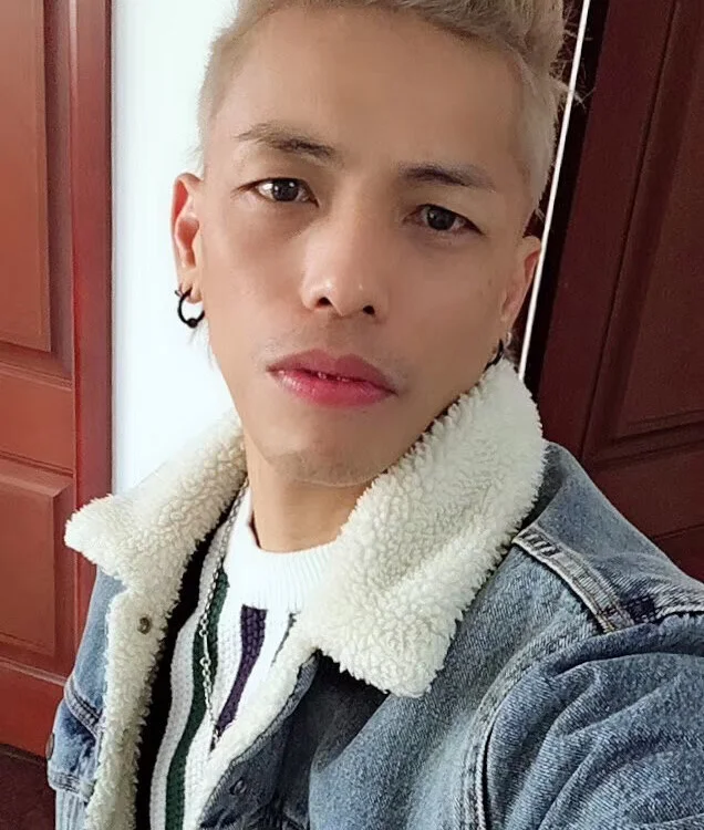 1978_MoshiRock Adlı Modelin Çevrimdışı XXX Sohbeti