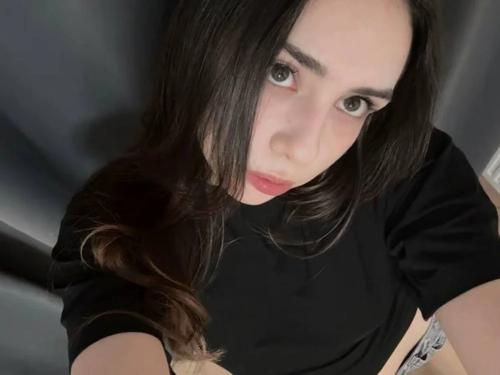 KittyyMoonnn Offline XXX-Chat
