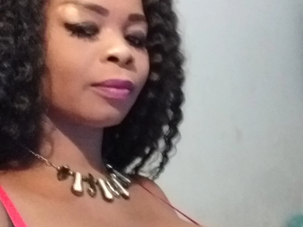 bustylaura4u: συνομιλία ΧΧΧ εκτός σύνδεσης