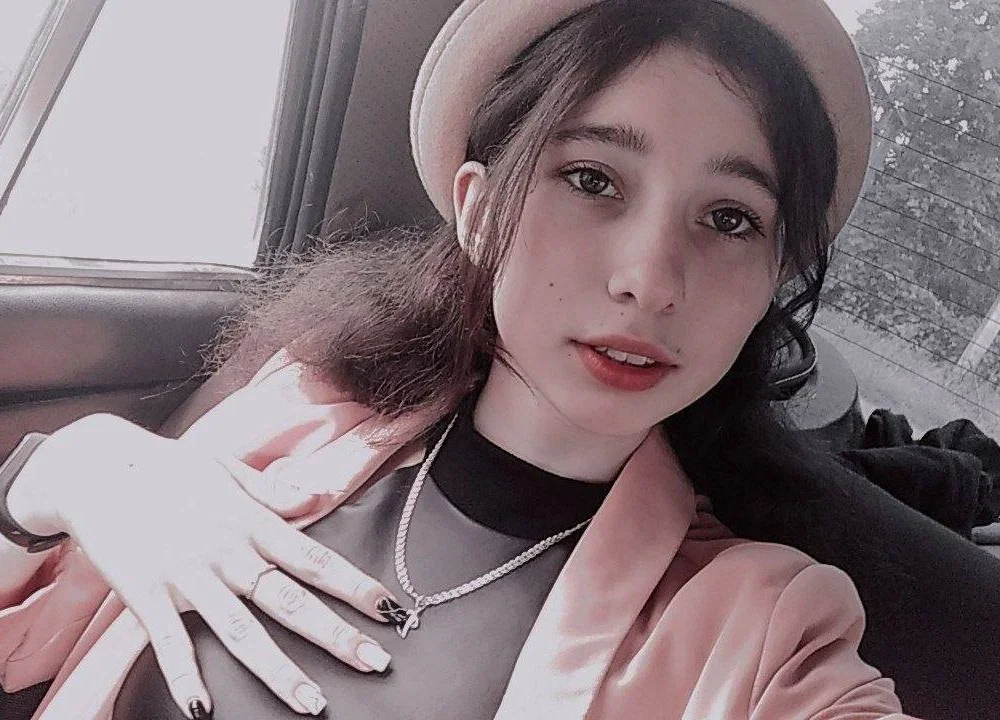Cherryo_bloom76 Adlı Modelin Çevrimdışı XXX Sohbeti