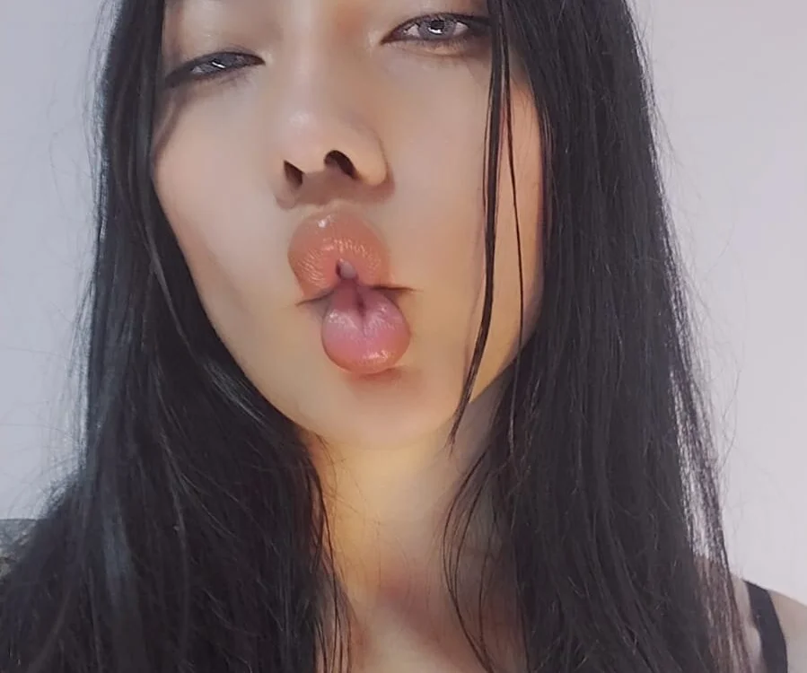 cherlyn_1 offline XXX-chat