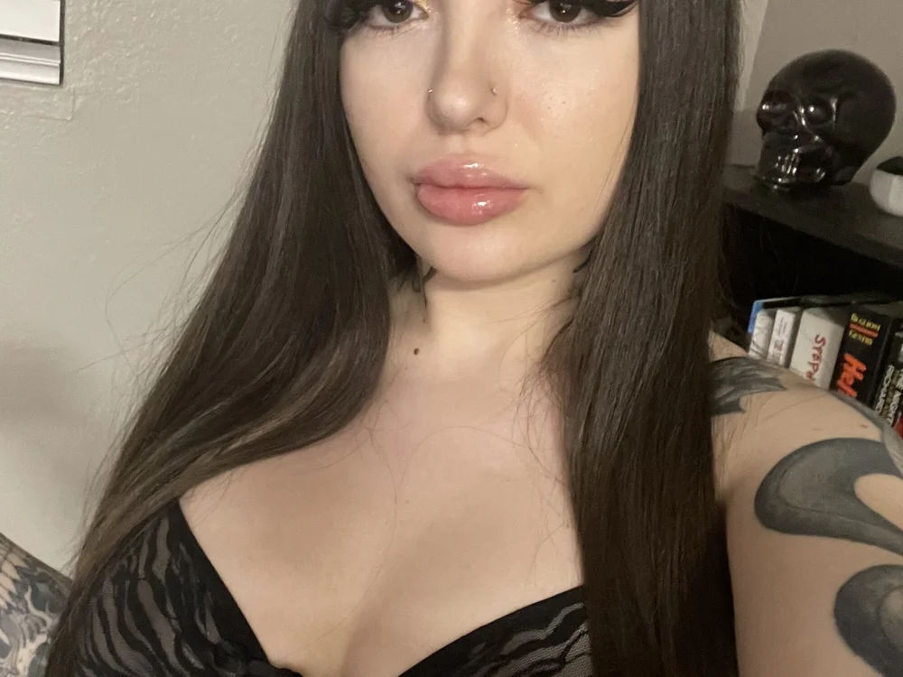 Inked_Brat's Offline Chat Room