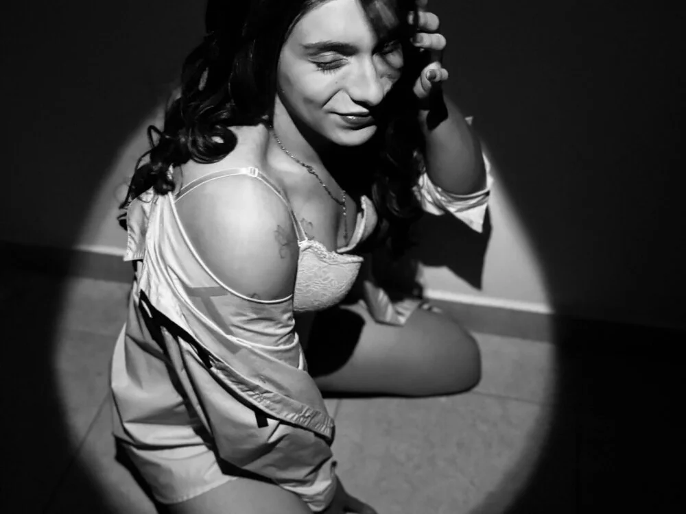 emilybeear Adlı Modelin Çevrimdışı XXX Sohbeti