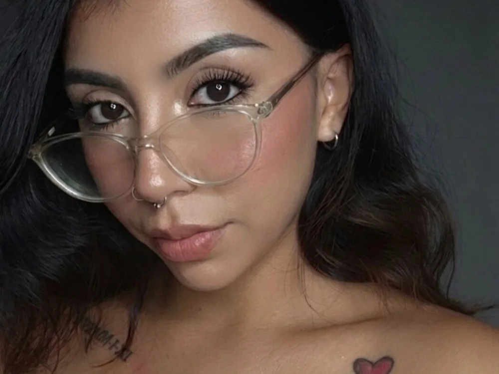 Kinky_Pixie Adlı Modelin Çevrimdışı Sohbet Odası
