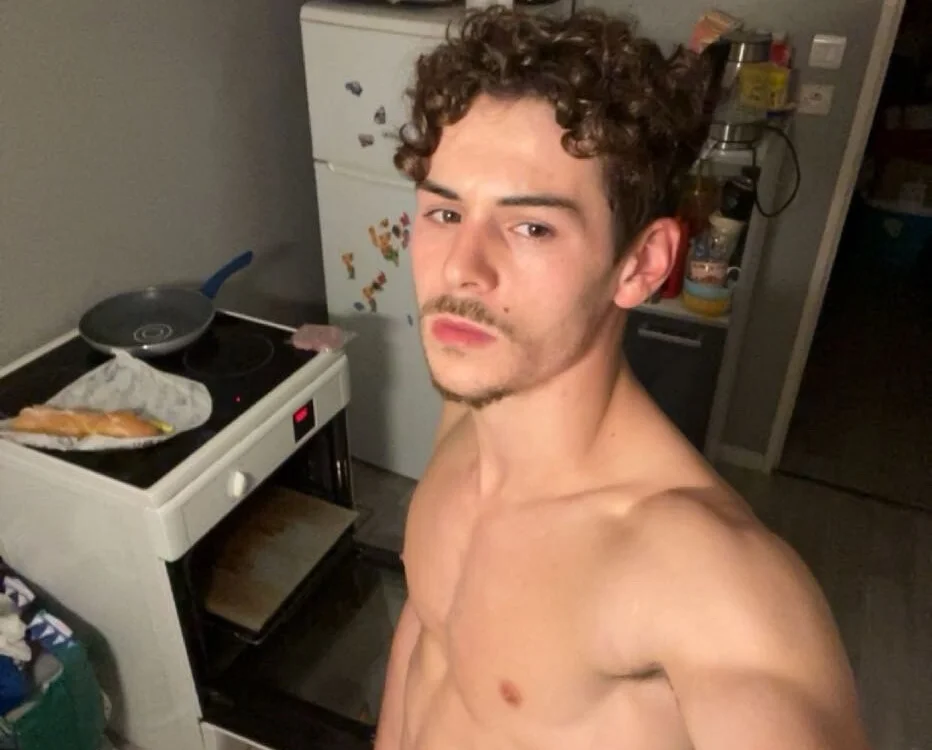 Fazedick21 Offline XXX Chat