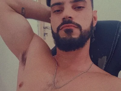 Leo_Bittencourt Male Shaven Adult Webcam