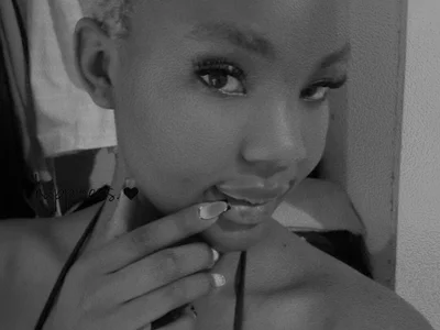 Tonniah_ - Girl 