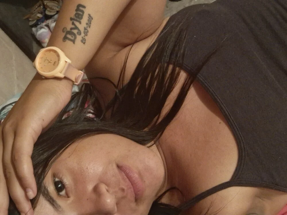 แชท XXX ออฟไลน์ของ Hottuchec