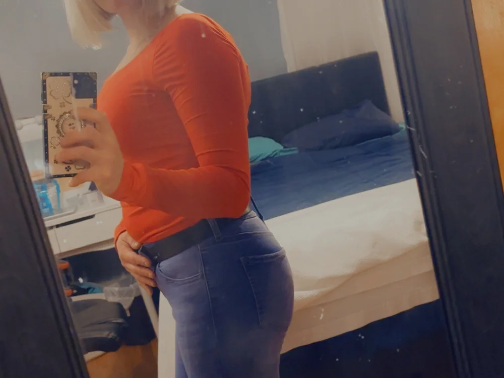 sandycheeks4200's Offline Chat Room
