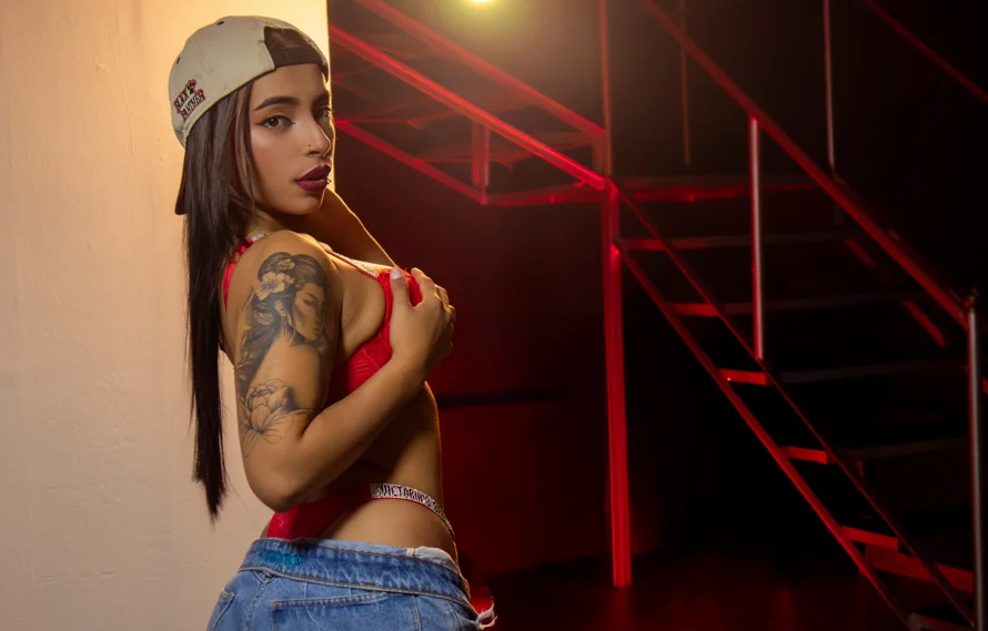 MiiaaMoonroee Offline XXX-chat