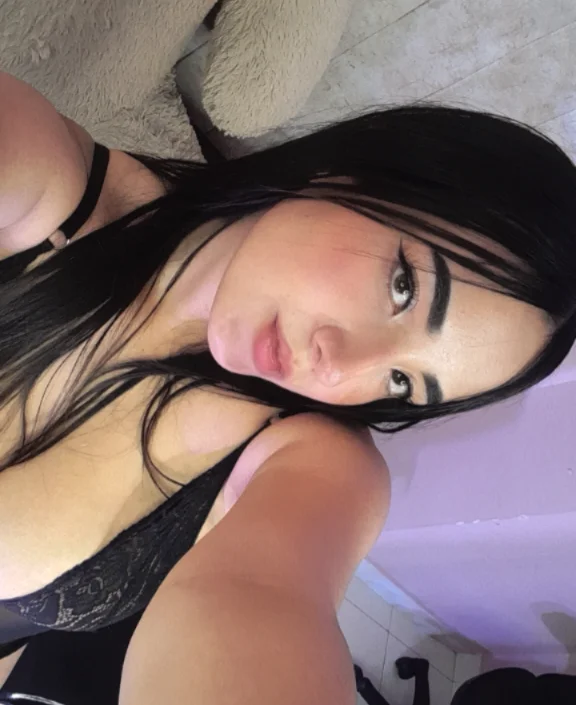 Alice_26_'s Offline XXX Chat