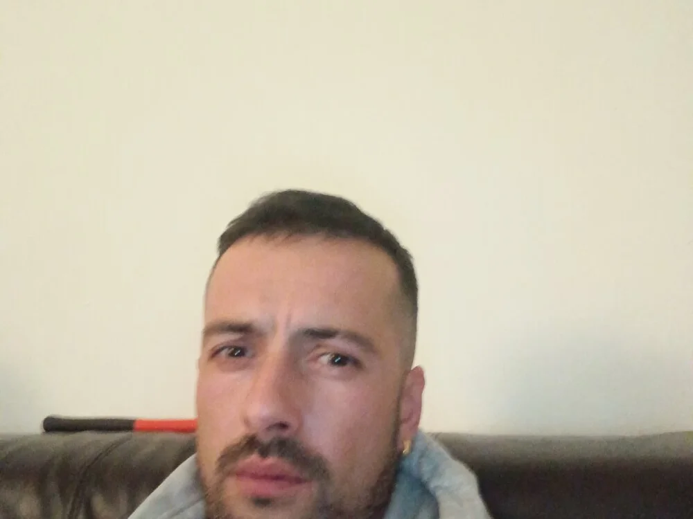 Leon29791 Offline XXX-chat