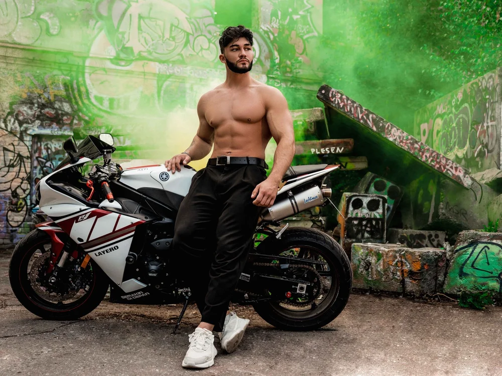 MerlinMuscular's Offline Chat Room