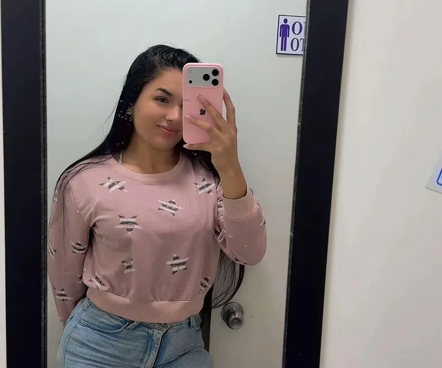 Angeela_Perez's Offline XXX Chat