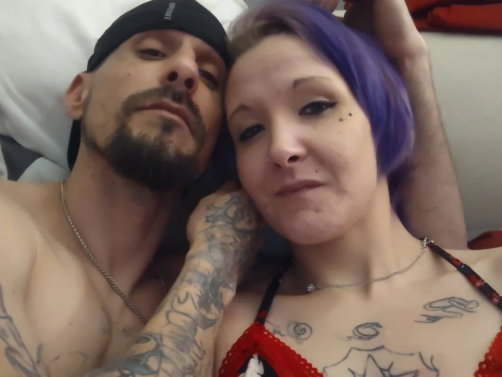 Sexiloverz1208's Offline XXX Chat