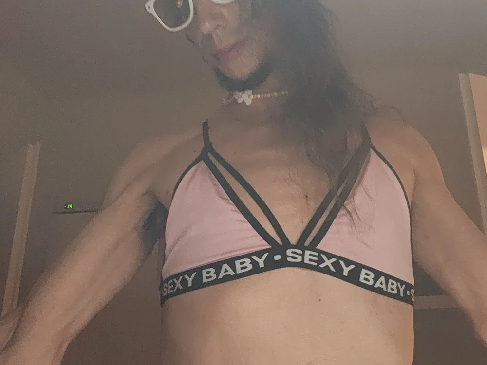 TheeseNThat offline XXX-chat