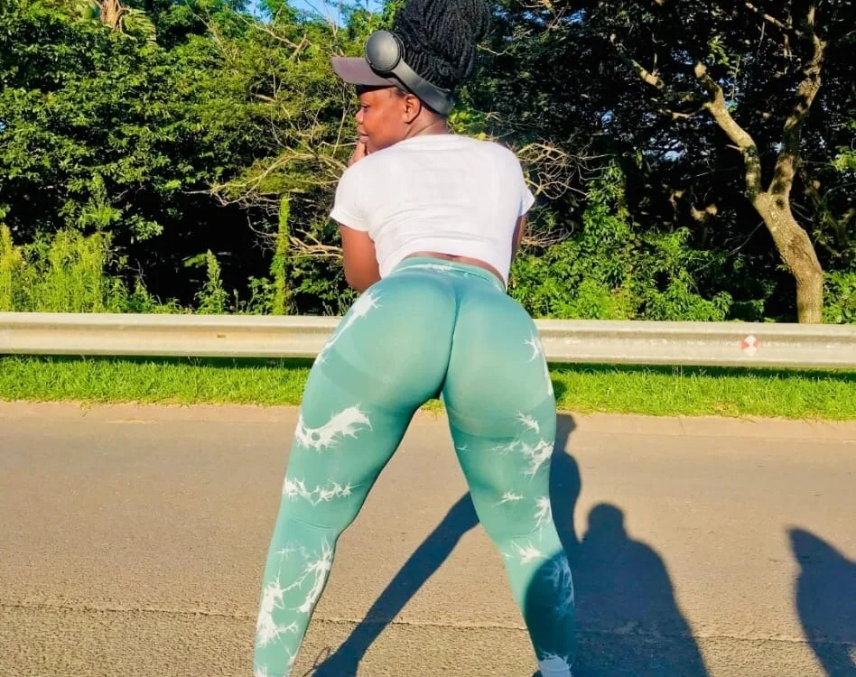 BustyyAss10 Obrolan XXX Offline