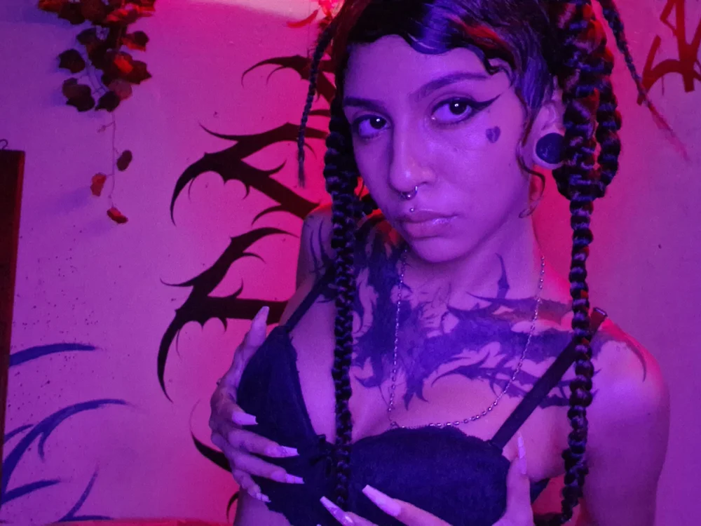 nanaismorelonely's Offline XXX Chat