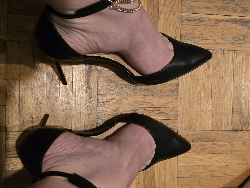 highheelsboy1 離線 XXX 聊天