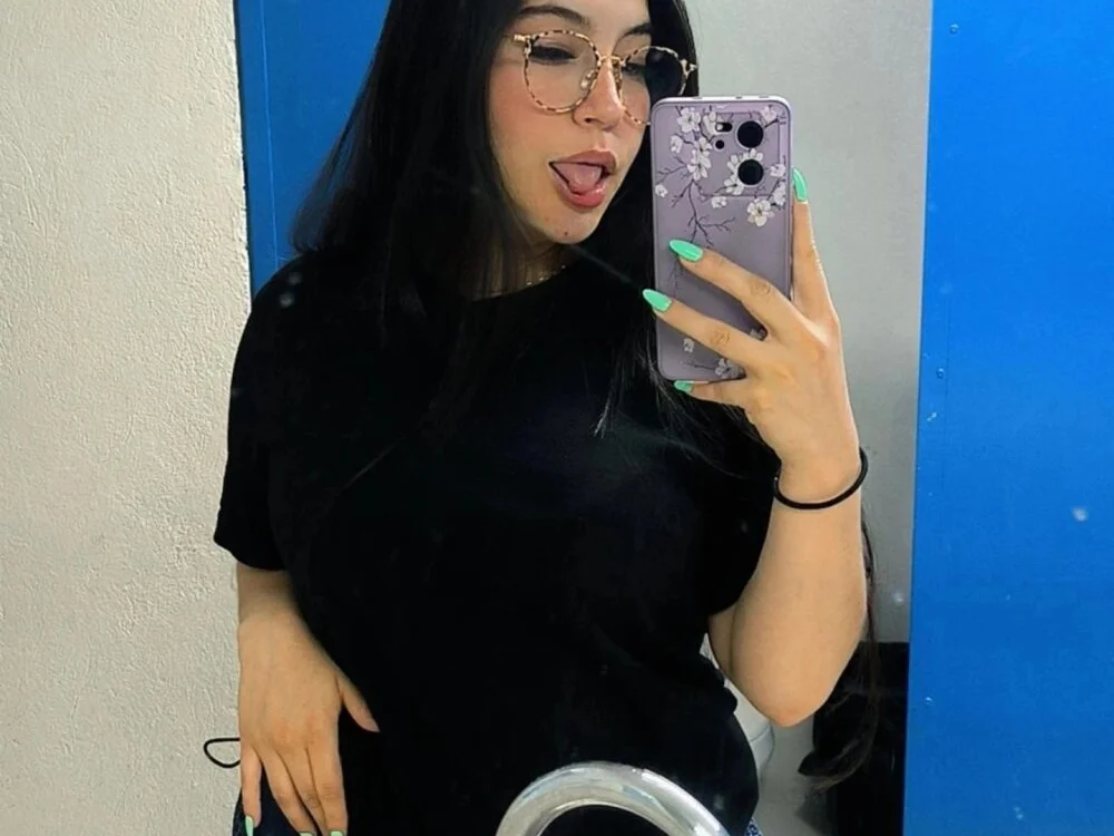 Emiily_Parker_ 离线XXX聊天