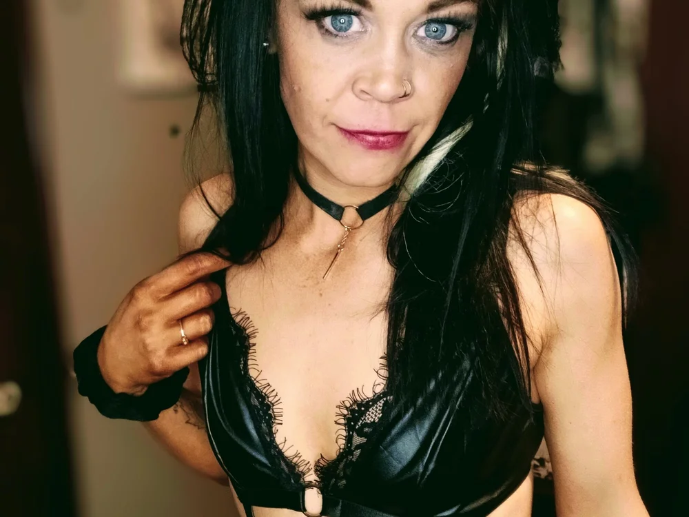 Ainsleytaylor's most recent online preview