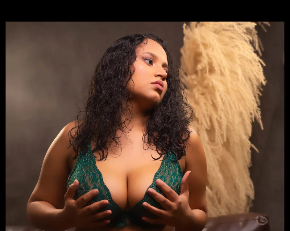 Lena_Bigboobs' Offline XXX Chat