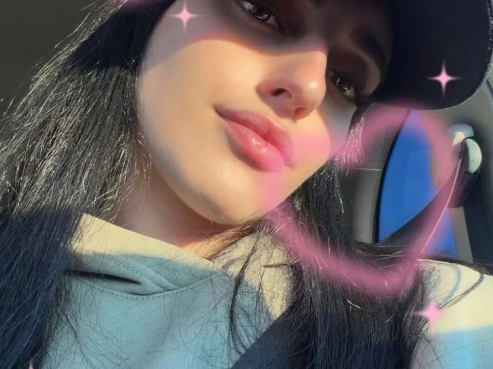 lareginettamora's Offline XXX Chat