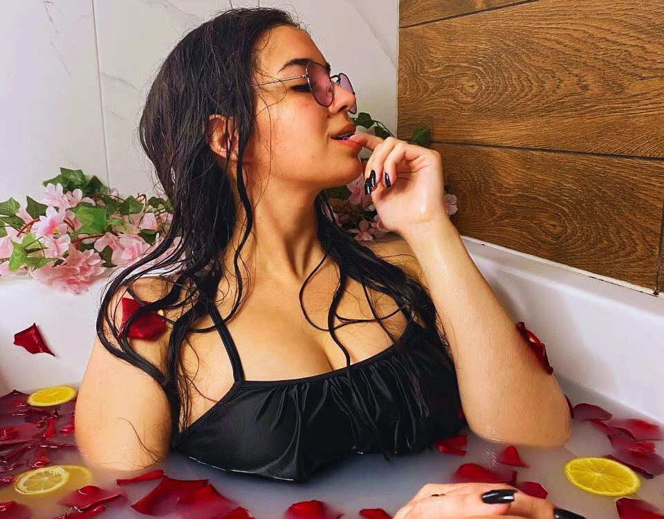 دردشة EmmyNoel الجنسية دون اتصال