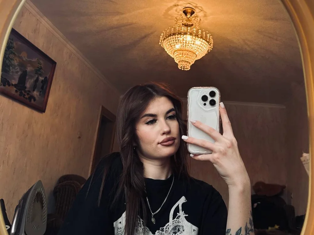 Viola_Wet's Offline Chat Room